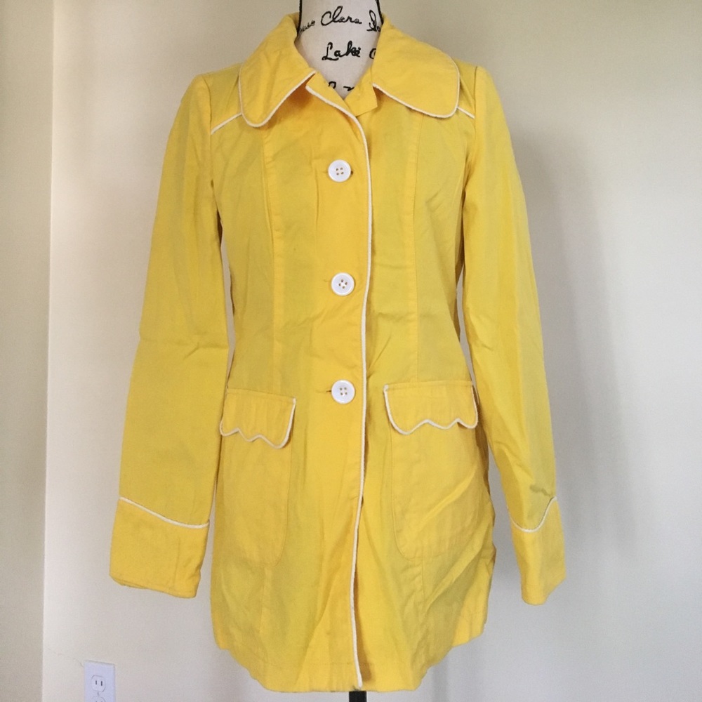 Tulle clothing yellow trench coat ☀️